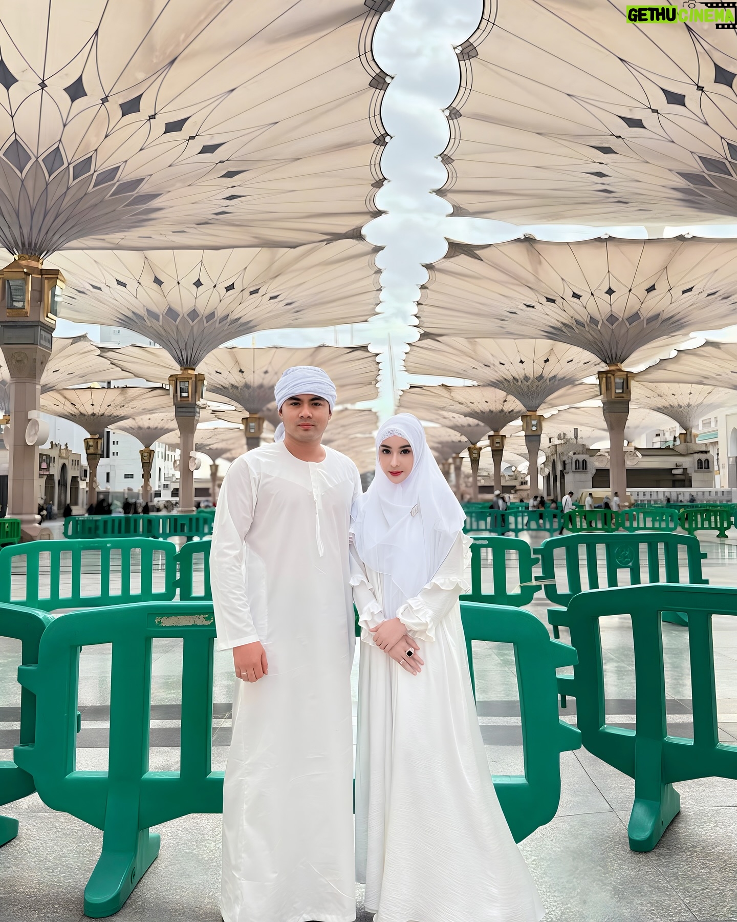 Guntur Triyoga - 106.8K Likes - Ya Rasulullah, Kami Datang Karena Rindu, Tetapi Setelah Datang, Rindu Kami Bukan Terobati, Tetapi Rindu Itu Semakin Bertambah 🥹
Kami Izin Pamit Ke Mekkah Ya, Insaallah Kami Akan Segera Kembali, Giliran Sahabat-Sahabat Kami Yang Mengujungi Mu, Aamiin 🙏🏻