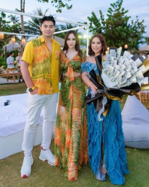 Guntur Triyoga Instagram - Selamat Ulang Tahun Dear @maharanikemala Terkasih, Selamat Hari Jadi Pernikahan yang Ke 10 Tahun, Do'aku Semoga Ka Rani & Ajik Selalu Penuh Kebahagiaan, Sejak Mengenalmu 7 Tahun Lalu, Kamu Tetap Sama, Selalu Penuh Senyuman Dan Menebar Kebaikan Bagi Sesama.
Kami  Semua Mencintaimu 💕