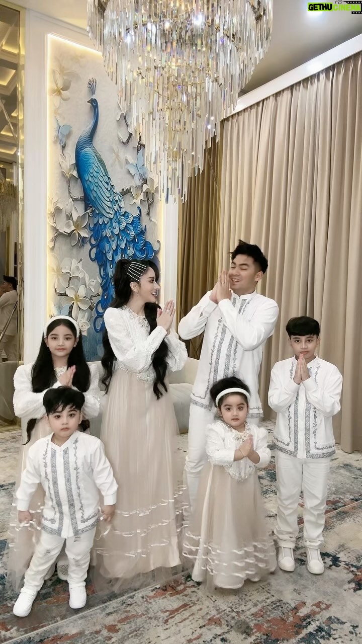 Guntur Triyoga - 204.2K Likes - Selamat Hari Raya ♥️♥️
Bagi-Bagi THR ShopeePay Untuk 10 Orang Dengan Komen Terbaik & Sebanyak-banyaknya , Di Umumin Tanggal 15 April Ya ♥️
#allahummabarik #familygoals