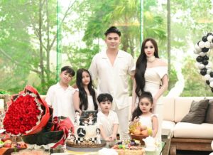 Guntur Triyoga Instagram - When we have each other, we have everything.
A happy family is heaven on earth ❤️