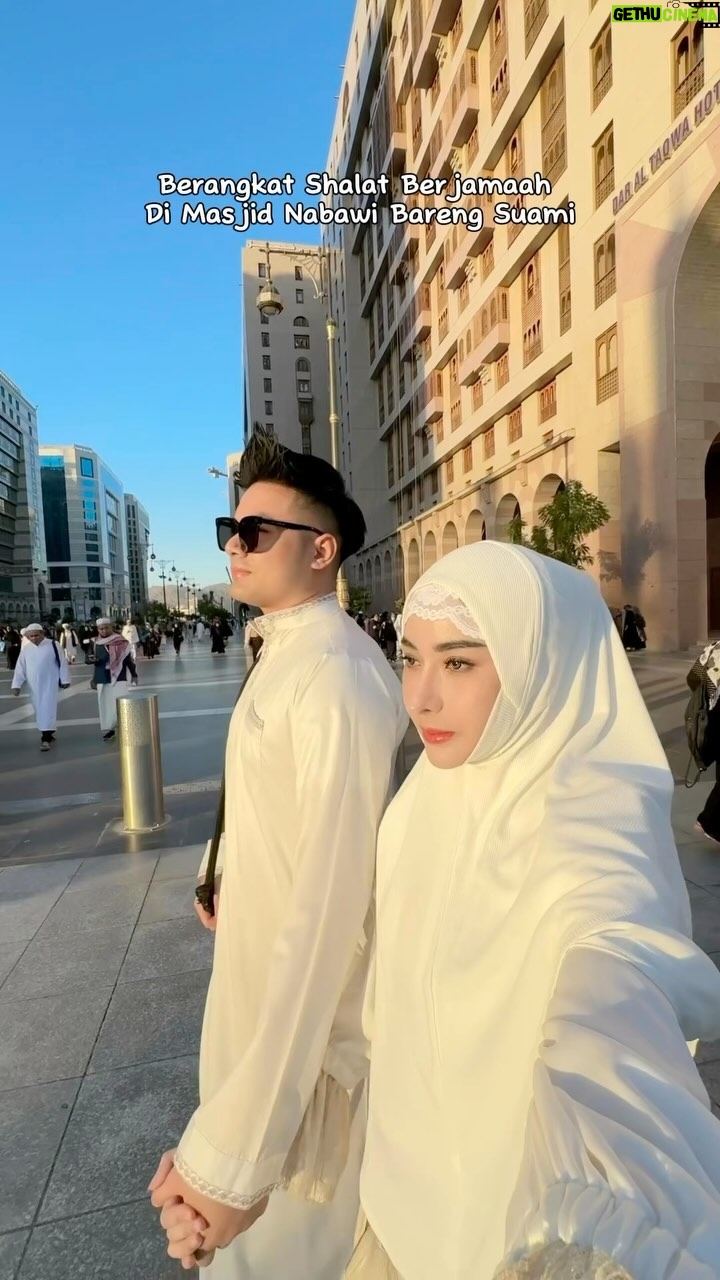 Guntur Triyoga - 97.4K Likes - Indahnya, Allahuma Barik 🤍
صلاة في مسجدي أفضل من ألف صلاة فيما سواه من المساجد إلا مسجد مكة
Artinya: "Salat di masjidku (Masjid Nabawi) ini lebih baik daripada 1000 salat yang dikerjakan di masjid lain, kecuali Masjidil Haram." (HR Bukhari dan Muslim).
#husbandandwife #madinah