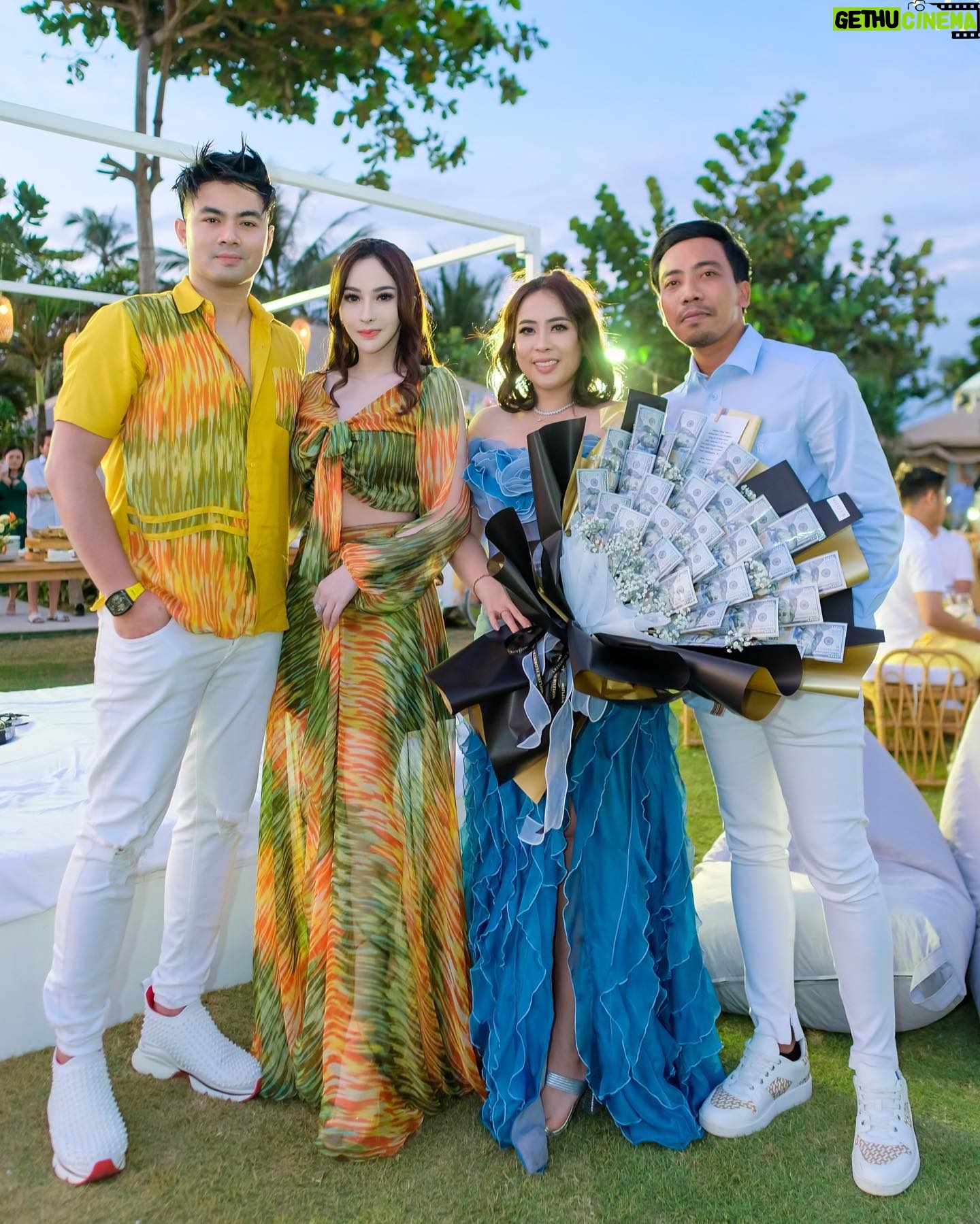 Guntur Triyoga - 114.6K Likes - Selamat Ulang Tahun Dear @maharanikemala Terkasih, Selamat Hari Jadi Pernikahan yang Ke 10 Tahun, Do'aku Semoga Ka Rani & Ajik Selalu Penuh Kebahagiaan, Sejak Mengenalmu 7 Tahun Lalu, Kamu Tetap Sama, Selalu Penuh Senyuman Dan Menebar Kebaikan Bagi Sesama.
Kami Semua Mencintaimu 💕