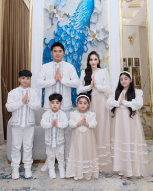 Guntur Triyoga Instagram - Kemenangan Ramadhan Menyertai Hati Dan Jiwa Yang Bersih.
Selamat Hari Raya Idul Fitri 1445 H
Mohon Maaf Lahir Dan Batin Untuk Seluruh Sahabat Terkasih 💕

#allahumabarik #familygoals