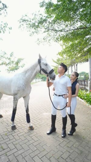 Guntur Triyoga Instagram - Still The One ♥️

#allahummabarik #equestrian #aprisdevita #gunturtriyoga #husbandandwife