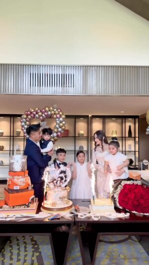 Guntur Triyoga Instagram - Terimakasih Suamiku dan Anak-Anakku Untuk Kejutan Manis ini 💕
Tuhan,Terimakasih ku tak cukup, karena engkau telah membawaku sejauh ini, Pencapaian ku luar biasa dalam karier,keuangan,dan keluarga.
Aku tidak sempurna,tetapi (الله) selalu tutup kekurangan ku dan menyempurnakan ku.
Hidupku sangat bahagia,beruntung dan di berkati .
Aku bersyukur untuk semuanya 🙏🏻