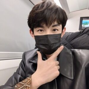 Guo Junchen Instagram - 突如其来的自拍🤷🏻