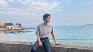Guo Junchen Instagram - Don’t quit your daydream.