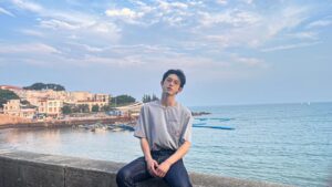 Guo Junchen Instagram - Don’t quit your daydream.
