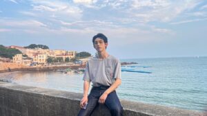 Guo Junchen Instagram - Don’t quit your daydream.