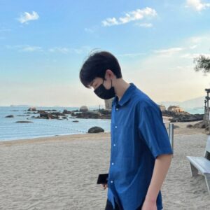Guo Junchen Instagram - 走走停停的一天🚶🏖️🎮