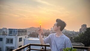 Guo Junchen Instagram - Don’t quit your daydream.