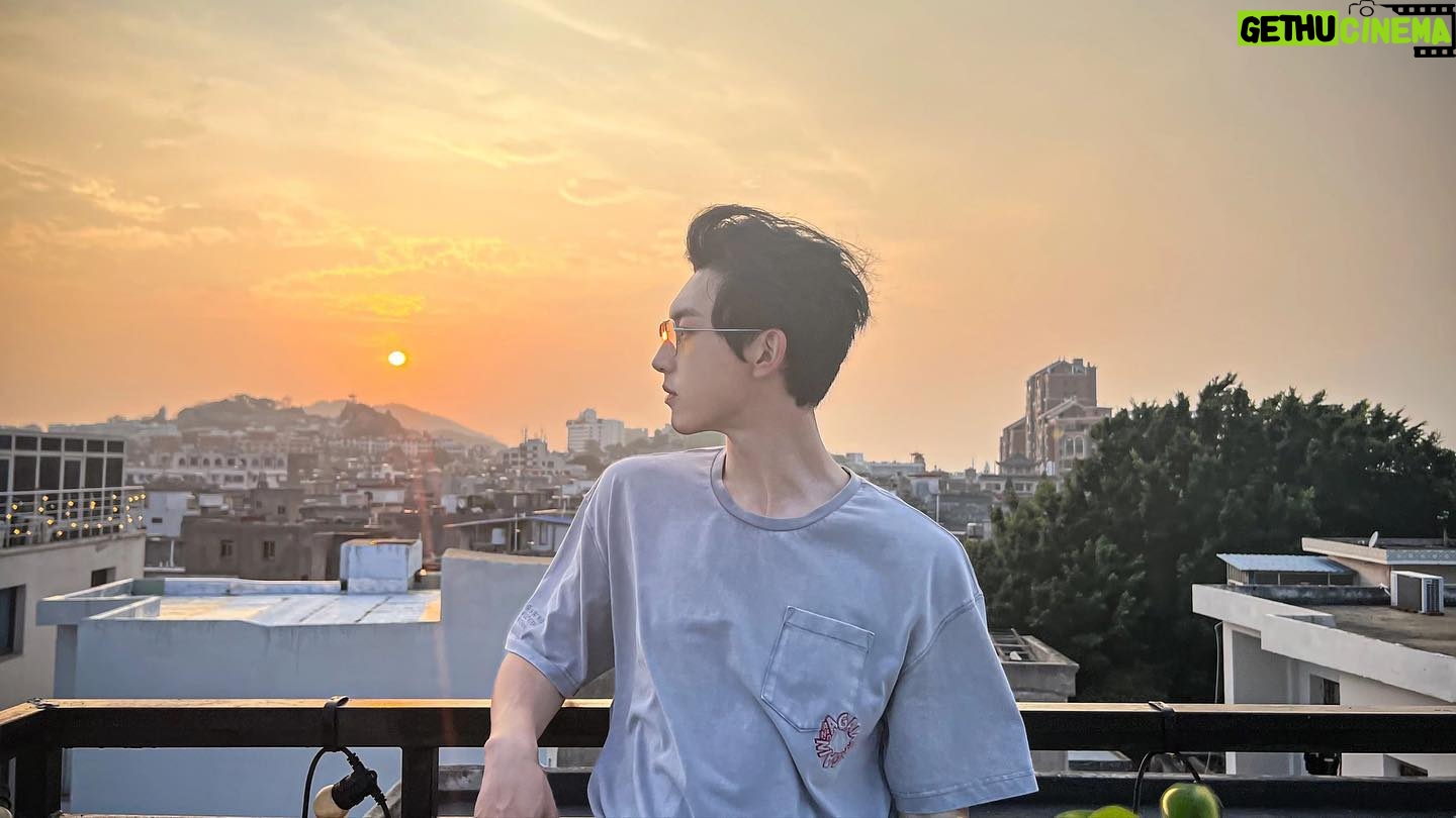 Guo Junchen - 40.3K Likes - Don’t quit your daydream.