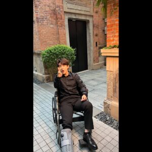 Guo Junchen Instagram - 开工 都是宝贵的经历 郭俊辰限定皮肤仅此一套🩼🩼🦽 ​​​