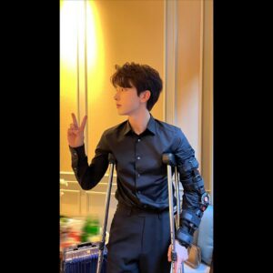 Guo Junchen Instagram - 开工 都是宝贵的经历 郭俊辰限定皮肤仅此一套🩼🩼🦽 ​​​