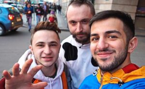 Guram Narmania Instagram - Порой моя камера сама делает фотографии и выходит лучше, чем подготовленное селфи! Смотрите новый влог на канале - ссылка будет в био. На мой взгляд, один из лучших выпусков! Всем удачного воскресенья😉
#гурамгрузин #rakamakafo #кликклак