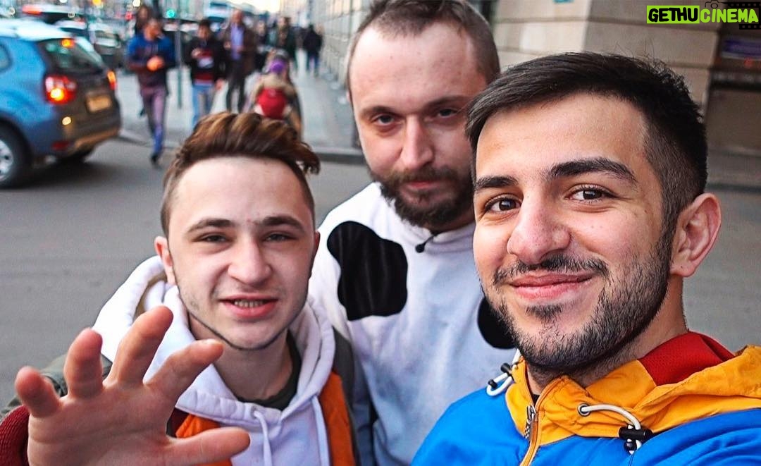 Guram Narmania - 17.2K Likes - Порой моя камера сама делает фотографии и выходит лучше, чем подготовленное селфи! Смотрите новый влог на канале - ссылка будет в био. На мой взгляд, один из лучших выпусков! Всем удачного воскресенья😉
#гурамгрузин #rakamakafo #кликклак