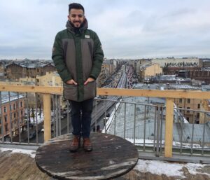 Guram Narmania Instagram - Обычный день в Петербурге - добираюсь до нужного места по крышам. Имя мне - "Человек-паук"!
#гурамгрузин #rakamakafo #паучок