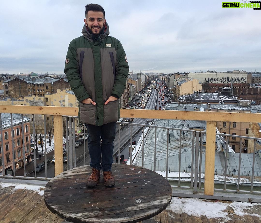 Guram Narmania - 9.8K Likes - Обычный день в Петербурге - добираюсь до нужного места по крышам. Имя мне - "Человек-паук"!
#гурамгрузин #rakamakafo #паучок