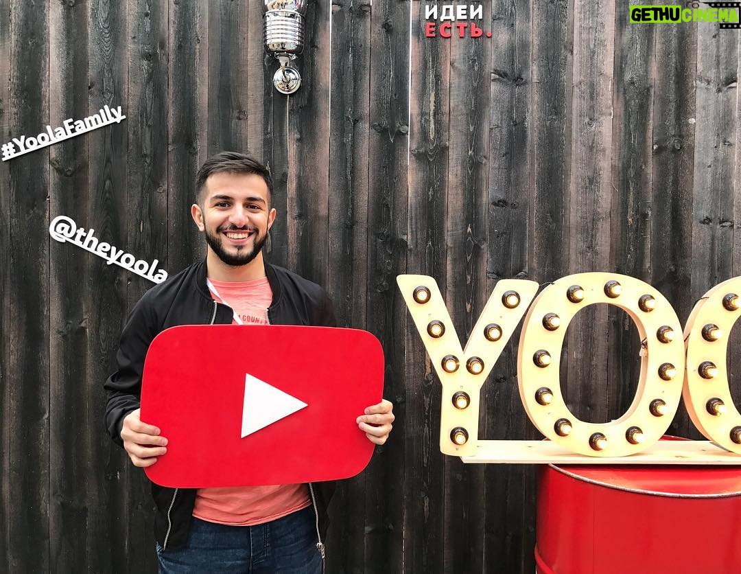 Guram Narmania - 10.2K Likes - Фестиваль блогеров прошёл хорошо. Как всегда с таких мероприятий у меня одна фотография - это она и есть) Извините, кого не удалось обрадовать селфи. До новых встреч😉
#гурамгрузин #rakamakafo #кликклак