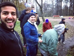 Guram Narmania Instagram - На съемках "Пацанов с Дыбенко", Монатик делает что-то странное с Ильичем!)
#гурамгрузин #rakamakafo