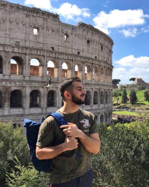 Guram Narmania Instagram - Не спрашивайте как так получилось, но когда-то целыми днями слушал песню «Колизей» группы Ария, брал в руки воображаемый меч (или швабру) и представлял себя гладиатором. Лет 13 мне было. Но спустя пару недель я вырос и дал себе слово слушать только хорошую музыку и оказаться однажды в Колизее. В Колизее оказался😁
#гурамгрузин #rakamakafo
