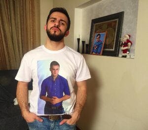 Guram Narmania Instagram - Мой любимый блогер - НИколай Соболев! По мерчу писать в директ😝
#гурамгрузин #rakamakafo #ниииколайсоболев