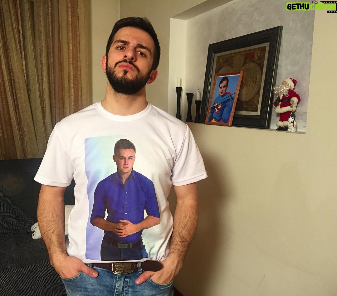 Guram Narmania - 18.7K Likes - Мой любимый блогер - НИколай Соболев! По мерчу писать в директ😝
#гурамгрузин #rakamakafo #ниииколайсоболев