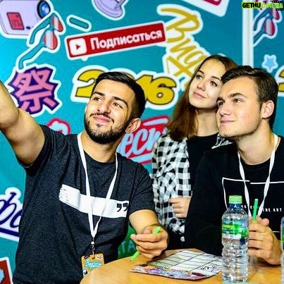 Guram Narmania - 7.2K Likes - Видфест прошёл отлично. Сделали массу фотографий с подписчиками. Спасибо всем, кто пришёл - вы крутые😉
p.s. Жду комментов про Колю. Вы же все оригинальные)
#гурамгрузин #rakamakafo