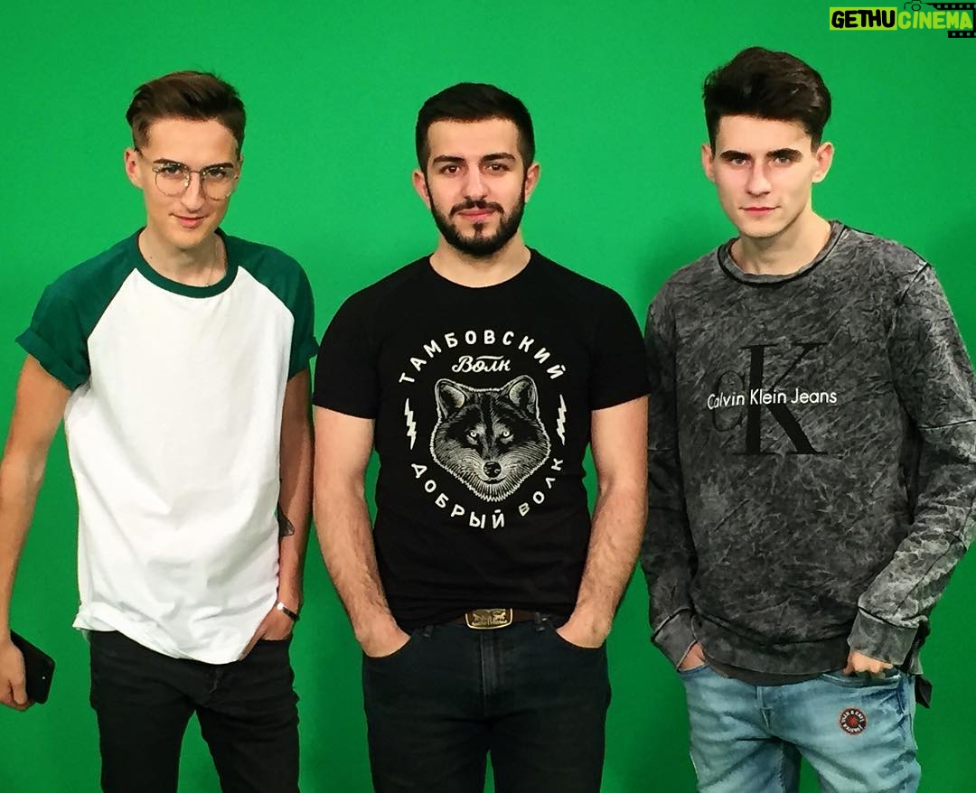 Guram Narmania - 16.7K Likes - Давненько не было фоток, а тут камбэк с ребятками, которые снялись в Попкорне) Было круто!
#гурамгрузин #rakamakafo