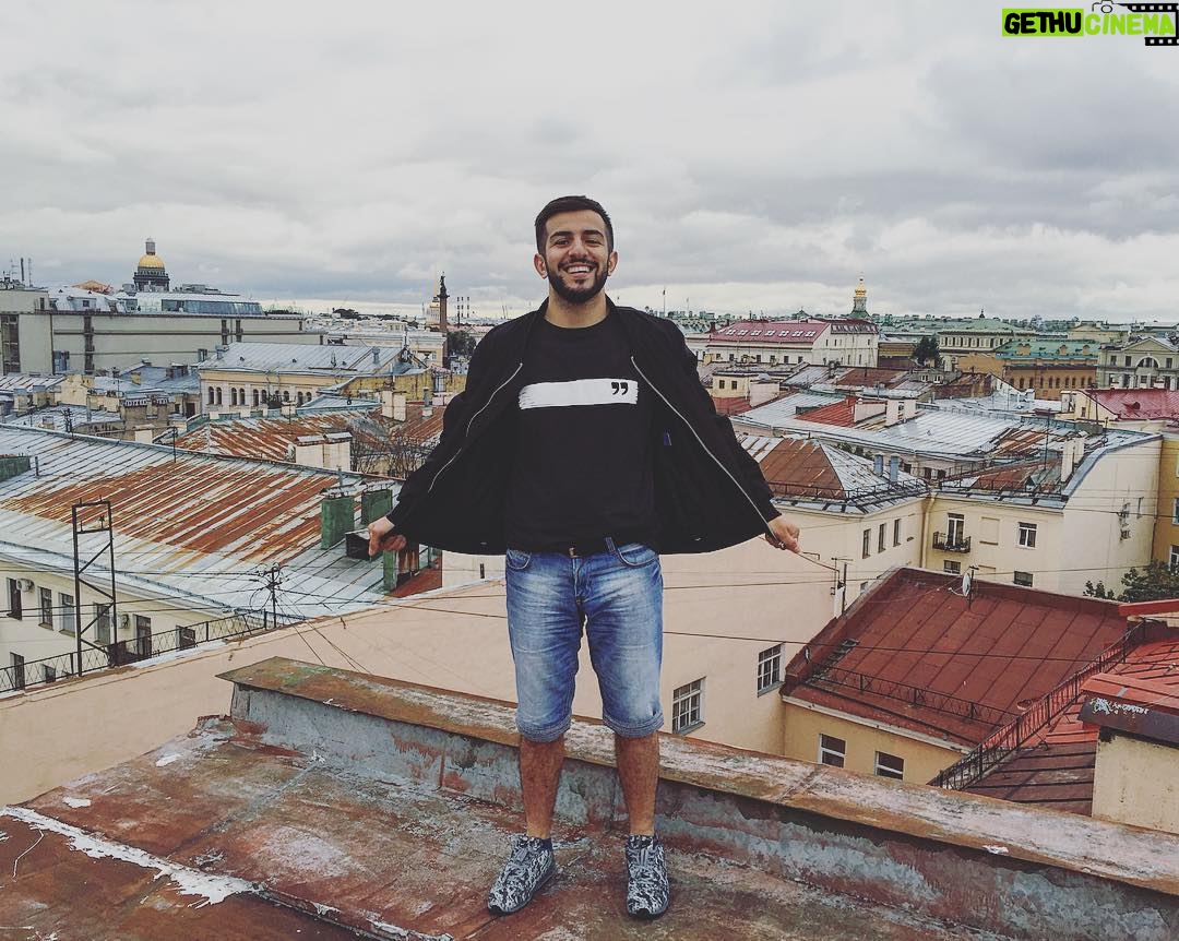 Guram Narmania - 7.7K Likes - Спасибо @vanjoivan за то, что в очередной раз провёл на крыши Питера! Как всегда круто)
#гурамгрузин #rakamakafo