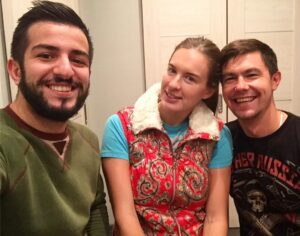 Guram Narmania Instagram - Встретился с уже Машей Чаадаевой и Лешей. Рад за ребят) Пообщались, пока они ещё в Питере. Спасибо за тёплый прием✌️😉
#гурамгрузин #rakamakafo