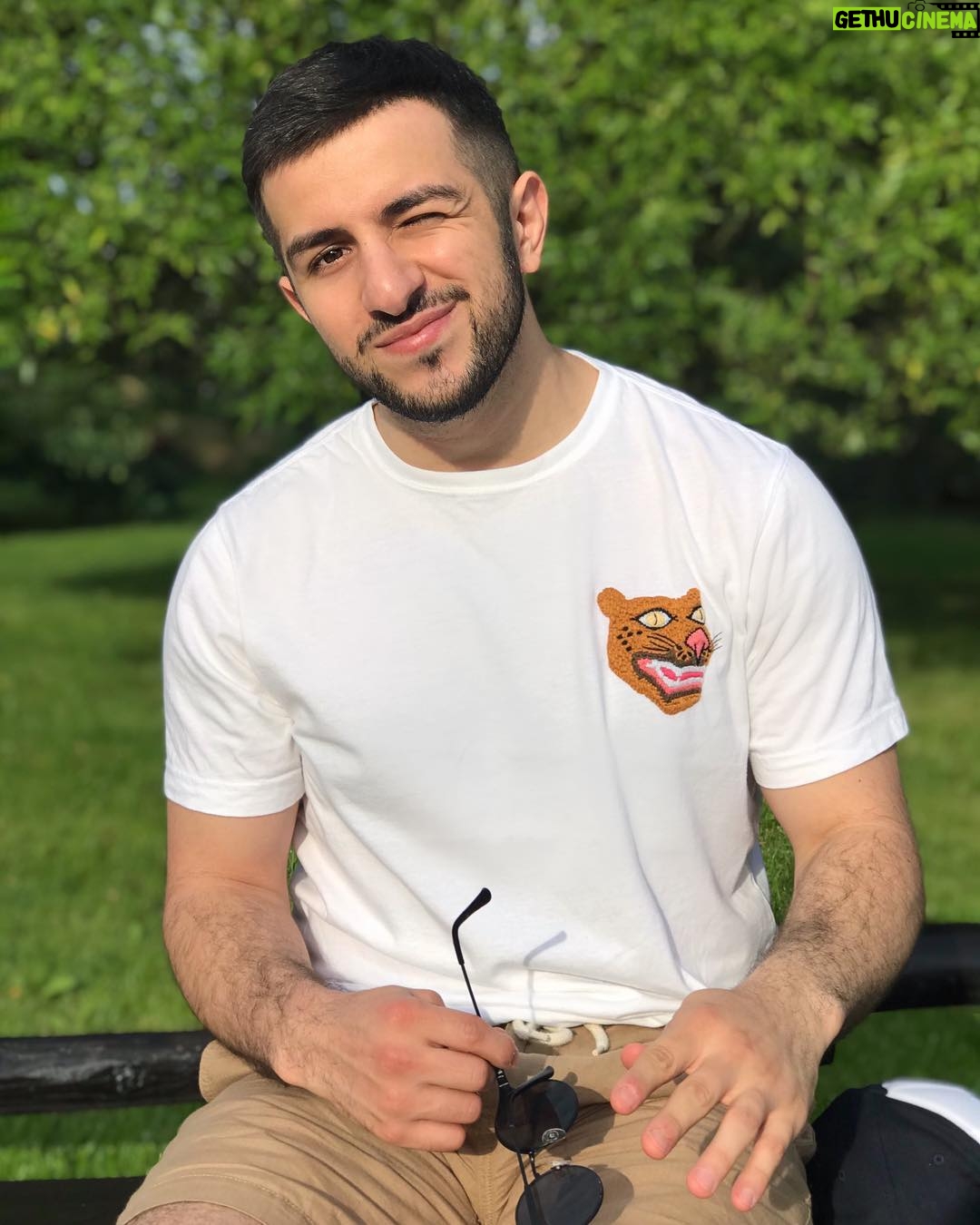 Guram Narmania - 10.5K Likes - Ну не могу я выкладывать фотографии каждый день или по несколько раз в неделю. Я понимаю - для бизнеса важно! Но вот что важнее - это чувствовать удовлетворение от того, что делаешь) Пока мое удовлетворение ограничивается фотографией в месяц😄
#гурамгрузин