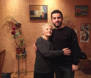 Guram Narmania Instagram - Сегодня встретился со старшей сестрой отца - она меня практически 25 лет не видела. Ценная для меня встреча! Здоровья вам и вашим близким, дорогие подписчики❤
#гурамгрузин #rakamakafo