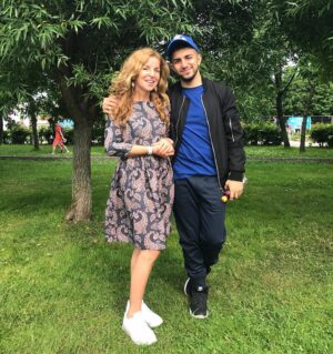 Guram Narmania Instagram - Единственная фотография с ВК феста с любимой мамочкой 😘
Целый день снимали для вас качественный контемпорари и поэтому не было времени снимать что-то для себя)
#гурамгрузин #rakamakafo #кликклак