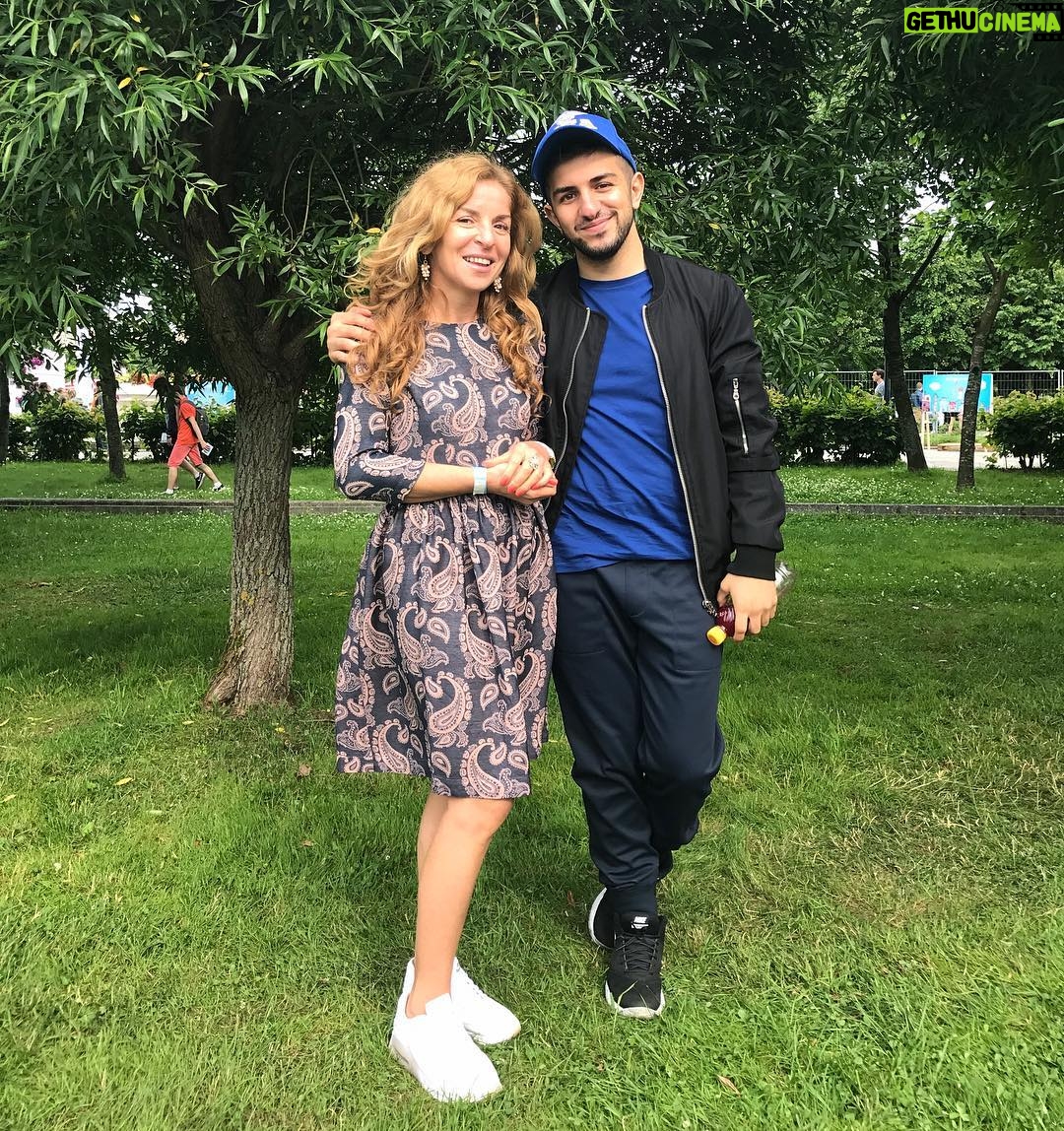Guram Narmania - 17.1K Likes - Единственная фотография с ВК феста с любимой мамочкой 😘
Целый день снимали для вас качественный контемпорари и поэтому не было времени снимать что-то для себя)
#гурамгрузин #rakamakafo #кликклак