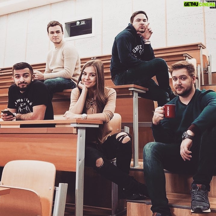 Guram Narmania - 10.3K Likes - Будто обложка глупого сериала или саги про вампиров. Не знаю, что хуже)
Фото подрезал у @projik , который подрезал его у @sravneniyaofficial
#гурамгрузин #rakamakafo
