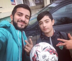 Guram Narmania Instagram - Никогда не думал, что окажусь в Наро-Фоминске) Мяч для подписчика  с подписями Чебураш, Гены Миллера и нас с Андреем. Как это было - смотрите в новом выпуске на канале. Ссылка в био. 
#гурамгрузин #rakamakafo