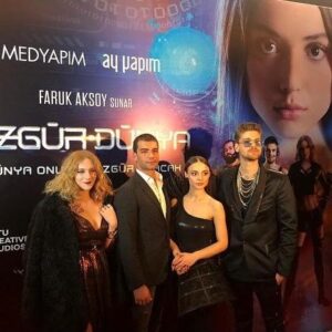 Gürbey İleri Instagram - ÖZGÜR DÜNYA yarın sinemalarda... 📽