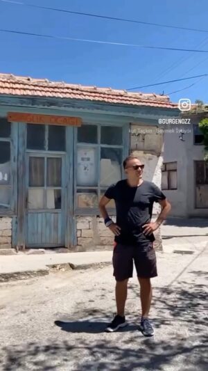 Gürgen Öz Instagram - Euro 25’i geçince tansiyonum çıkmıştır. Doktor da bulamamışımdır. Neredeyim ben?