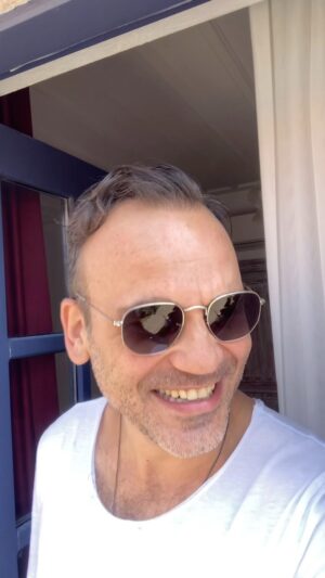 Gürgen Öz Instagram - Baya Stresli ve Garip bir yer, değil mi? Baya garip!😎 #thekro