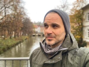 Gürgen Öz Instagram - Ich bin Raus! 🌧 #autum