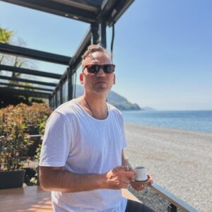Gürgen Öz Instagram - ☕️☀️
