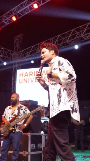 Gurnazar Instagram - #dostbanke #live at Haridwar University ❤️
#gurnazarlive 

@officialrfakworld @priyankachaharchoudhary @akaisha.official @abhaynoorsingh_ @kartikdevofficial @kushagrathakurofficial @iamgauravdev @eypcreations @warnermusicindia #gurnazar #priynkachaharchoudhary 

Video By - @piyushgautam_ @sourabh_bhardwaj_bhatt @kirtikumar999