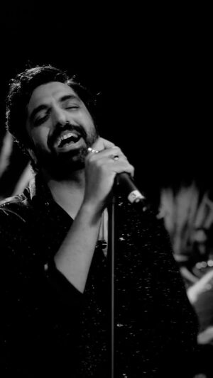 Gurnazar Instagram - How Many of You Listening This Song On Loop ???
#tukadoaawenga 

@gurnazar_live @sachdevaakhilnasha