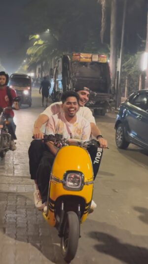 Gurnazar Instagram - @shaileshpandeyy You Have The Best Ride In Mumbai 🔥🔥🔥 #keeprising 

#gurnazar #tuaajana @stebinben @gurnazar_live