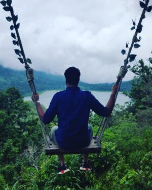 Gursimran Khamba Instagram - Chaddi pehen ke phool khile hain #bali #wanagirihiddenhill