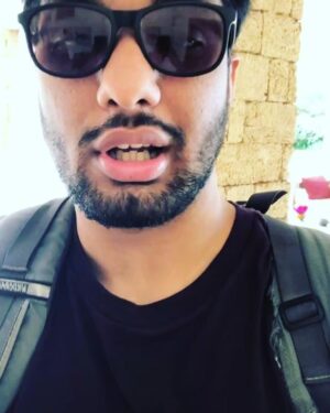 Gursimran Khamba Instagram - Learnt some Swahili today aao bacchon naya word seekho #swahili #learnigisfun #lamu #gursimranjeetsinghprawn