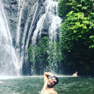 Gursimran Khamba Instagram - Liril Boy #influencer #influencerpose #influencermarketing #waterfallinfluencer #fashionatbigbazaar