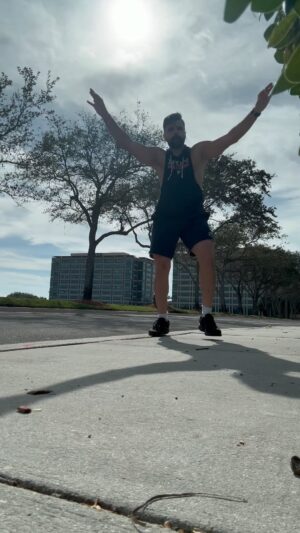 Gurvinder Sihra Instagram - Bhangra hits differently on the streets of Miami 🌴

As we say in Punjabi - CHARDI KALA VIBES ONLY (positive vibes only) @sukshindershinda