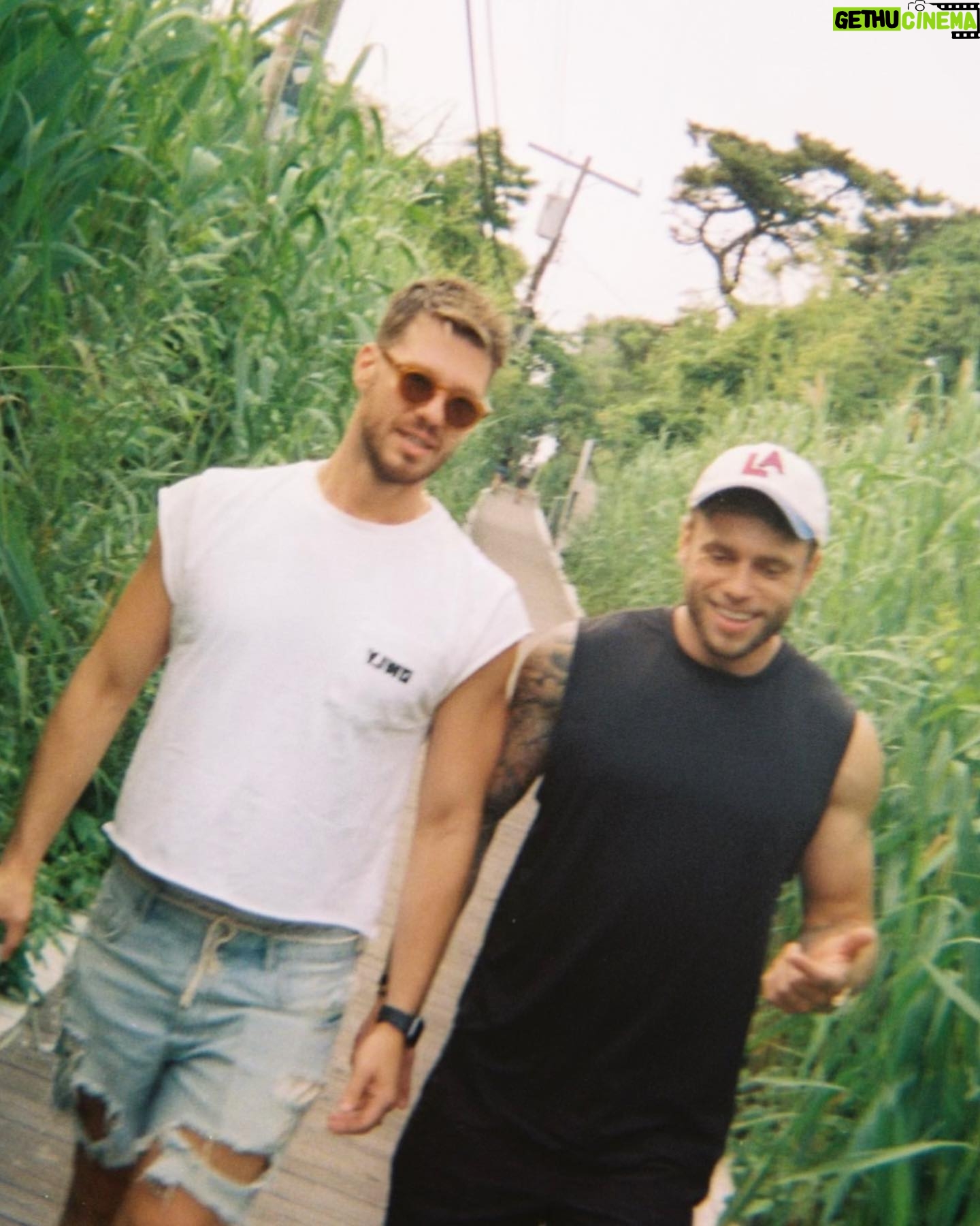Gus Kenworthy - 138.1K Likes - Some pics from FIP two weeks ago. Sorry for the delay, it had nothing to do with me struggling over caption options and everything to do with the Kodak film needing to be DEVELOPED which takes time. Thank you for understanding.
